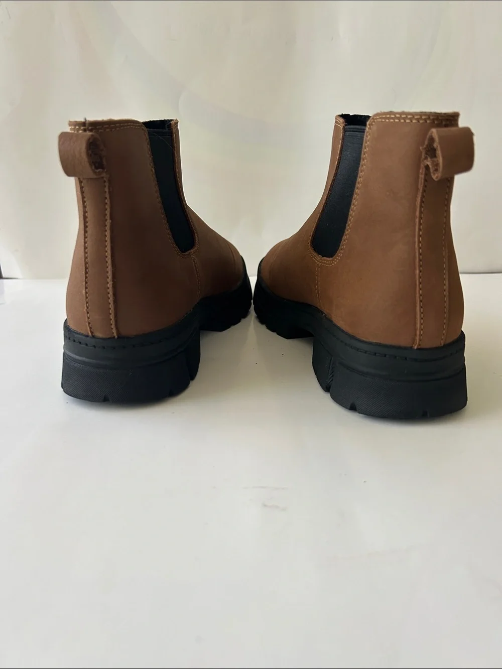 UGG® Kids Ashton Chelsea Boots Chestnut NWOT